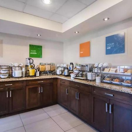 Comfort Inn & Suites South YYC Eksteriør billede