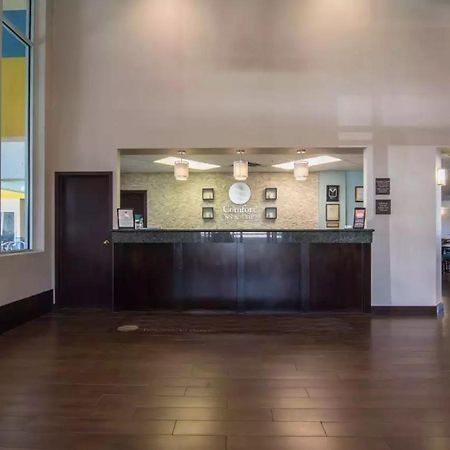 Comfort Inn & Suites South YYC Eksteriør billede
