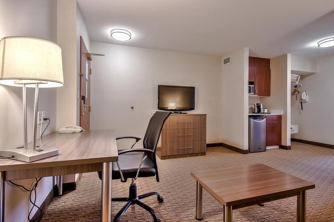 Comfort Inn & Suites South YYC Eksteriør billede