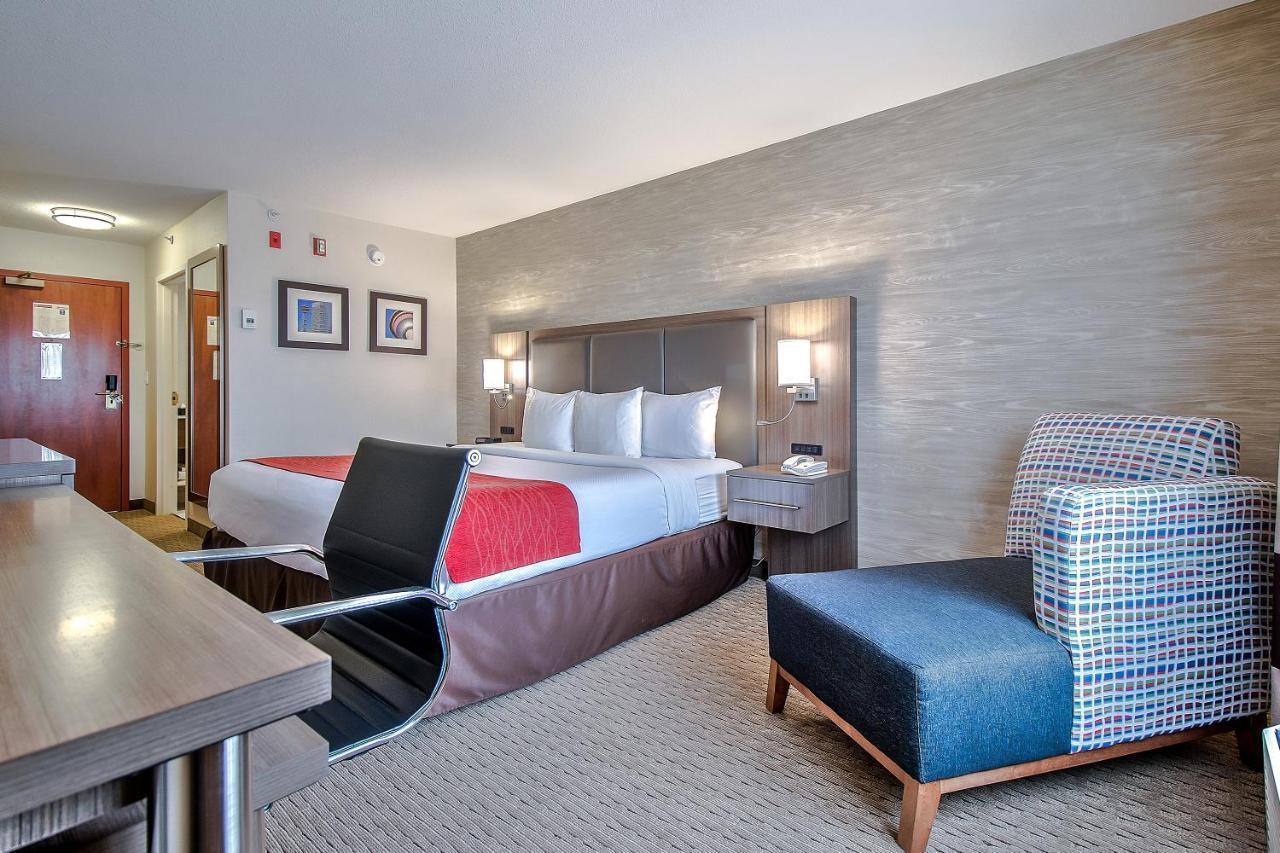 Comfort Inn & Suites South YYC Eksteriør billede