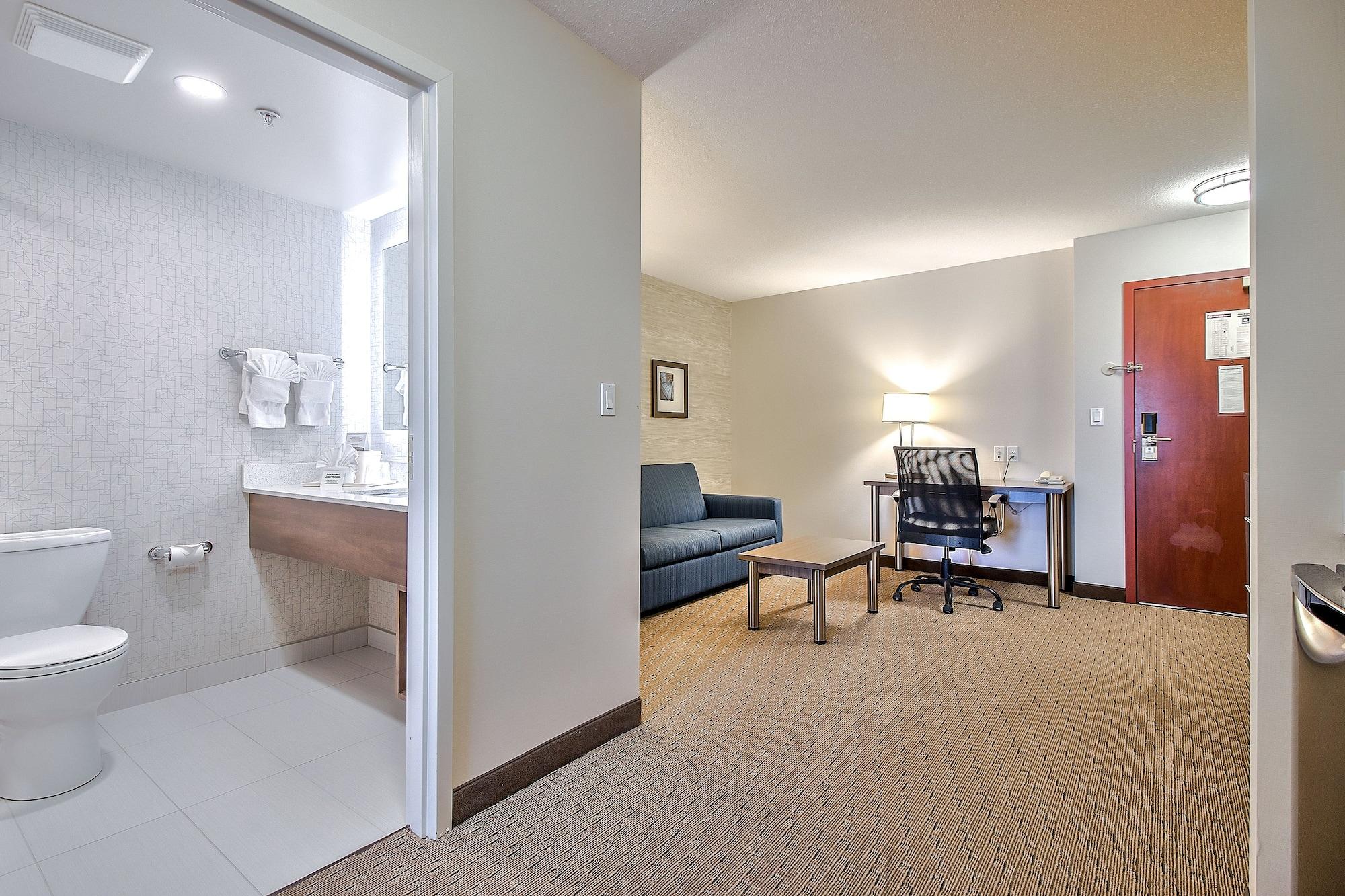 Comfort Inn & Suites South YYC Eksteriør billede