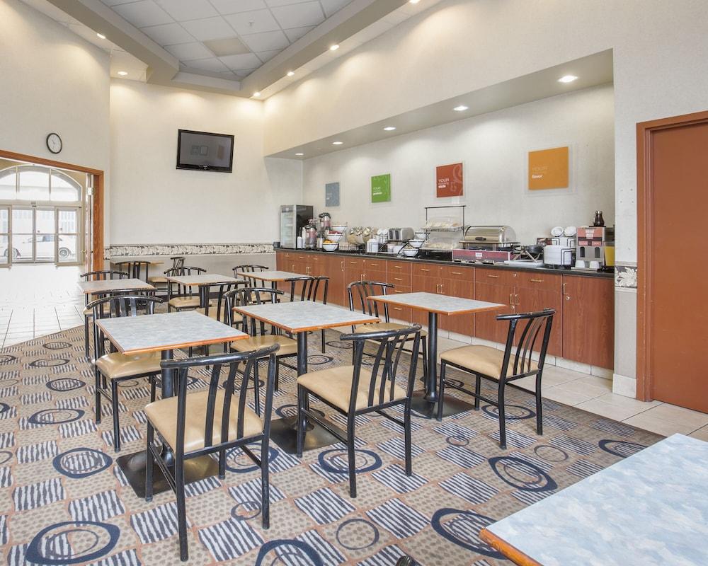 Comfort Inn & Suites South YYC Eksteriør billede
