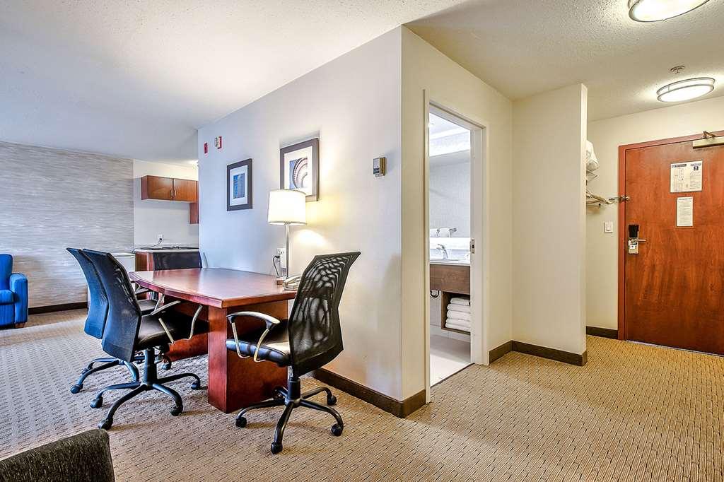 Comfort Inn & Suites South YYC Værelse billede