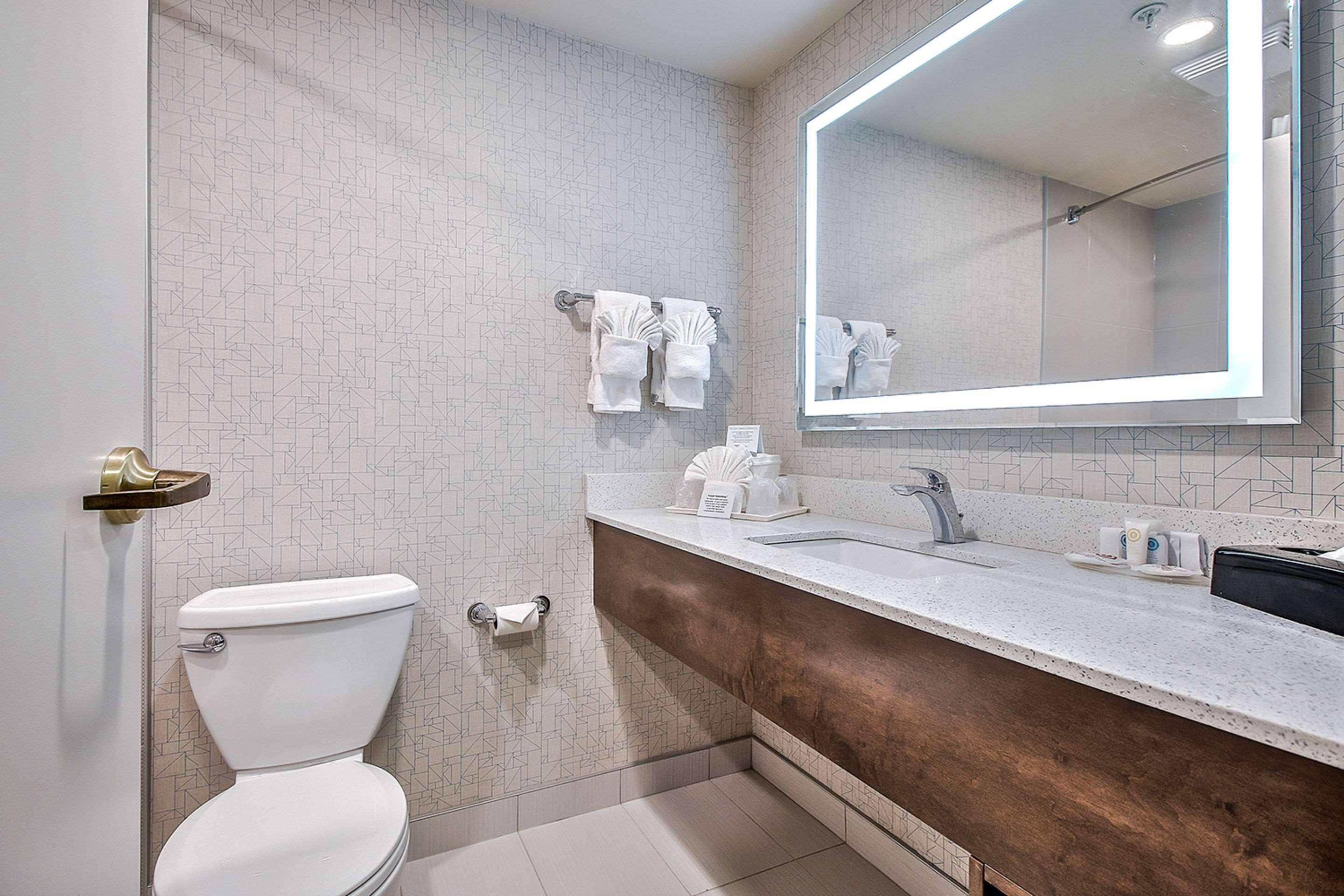 Comfort Inn & Suites South YYC Eksteriør billede
