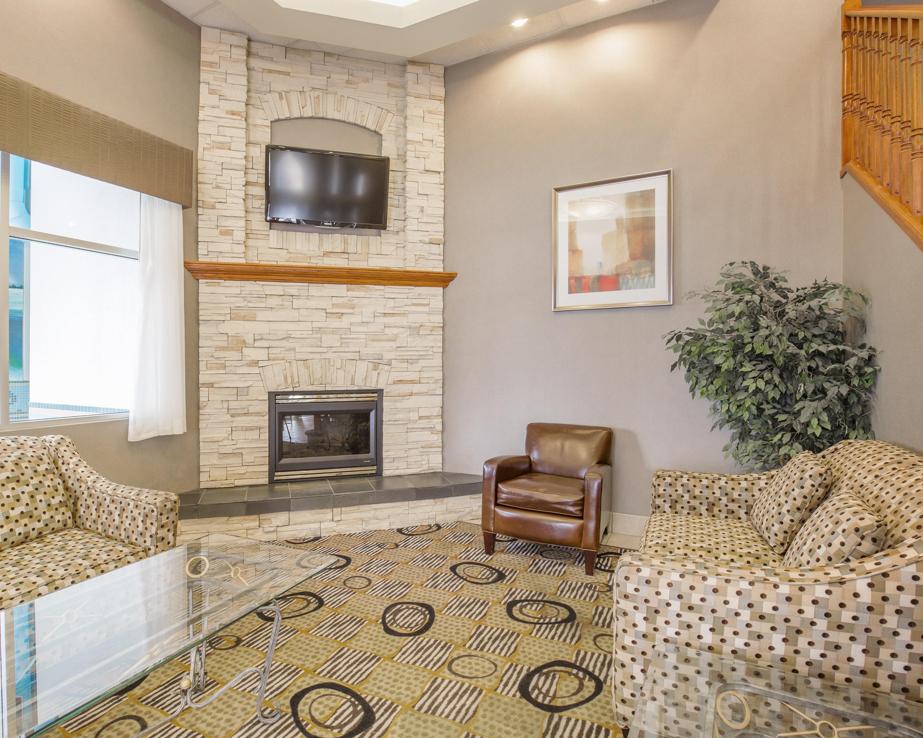 Comfort Inn & Suites South YYC Eksteriør billede
