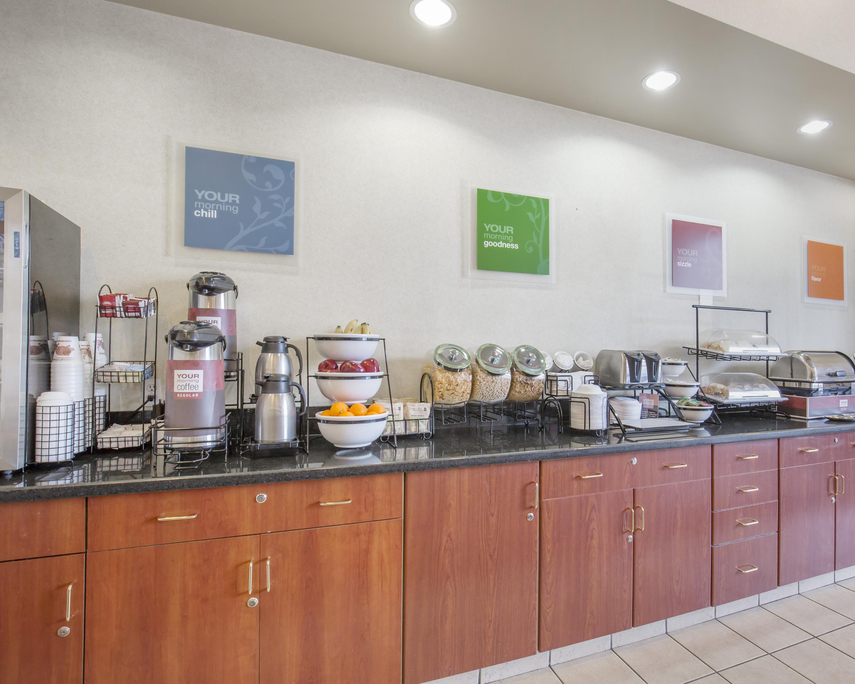 Comfort Inn & Suites South YYC Eksteriør billede