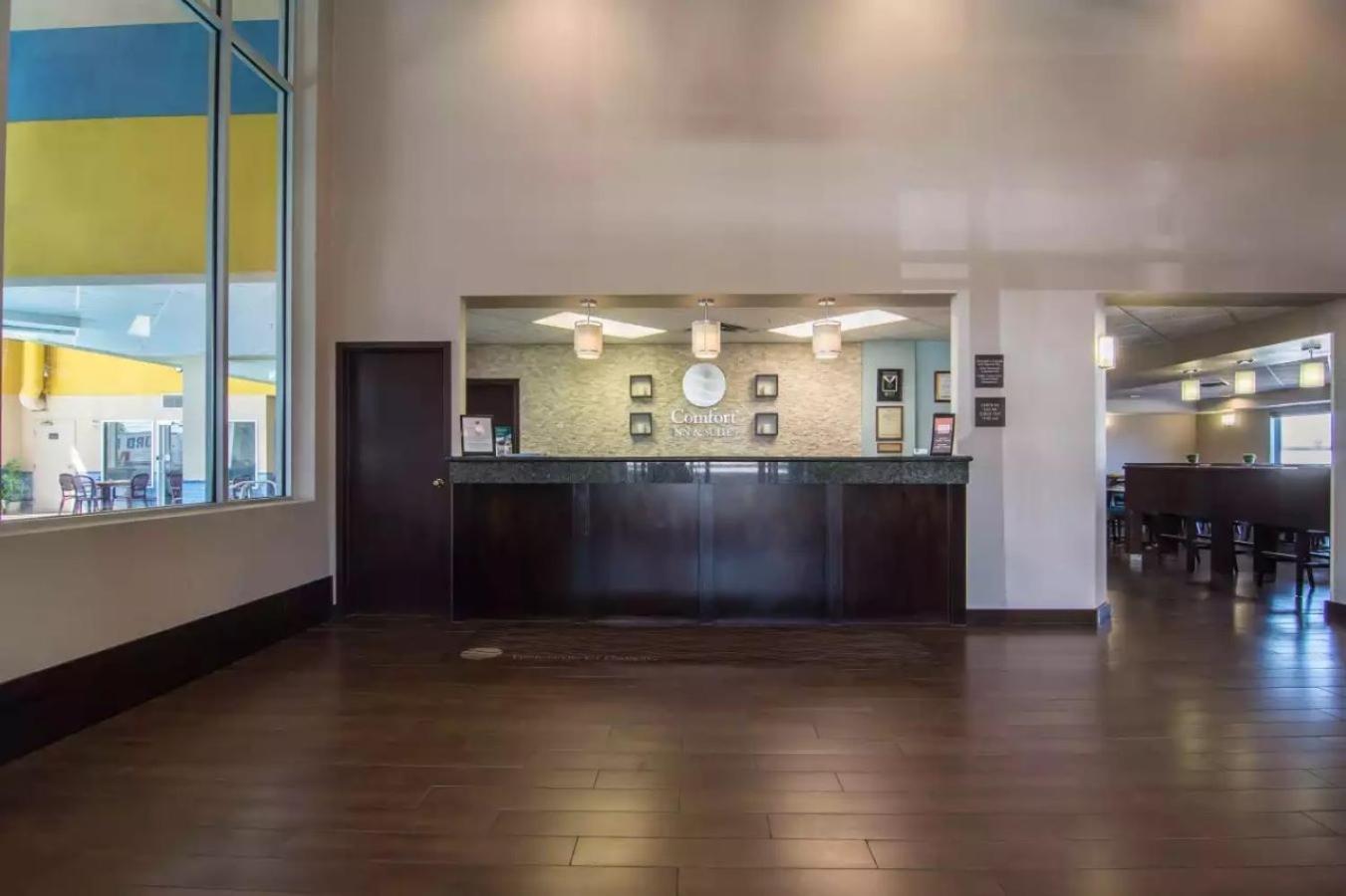 Comfort Inn & Suites South YYC Eksteriør billede