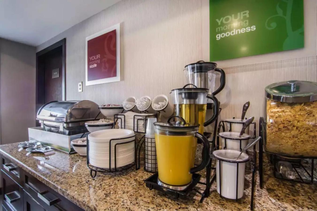 Comfort Inn & Suites South YYC Eksteriør billede