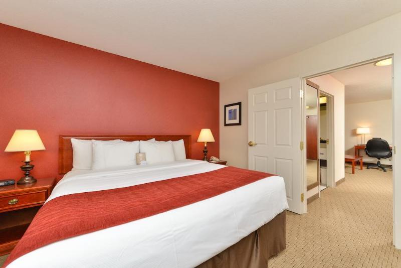 Comfort Inn & Suites South YYC Eksteriør billede