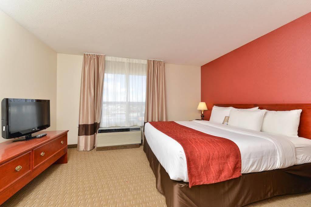 Comfort Inn & Suites South YYC Eksteriør billede