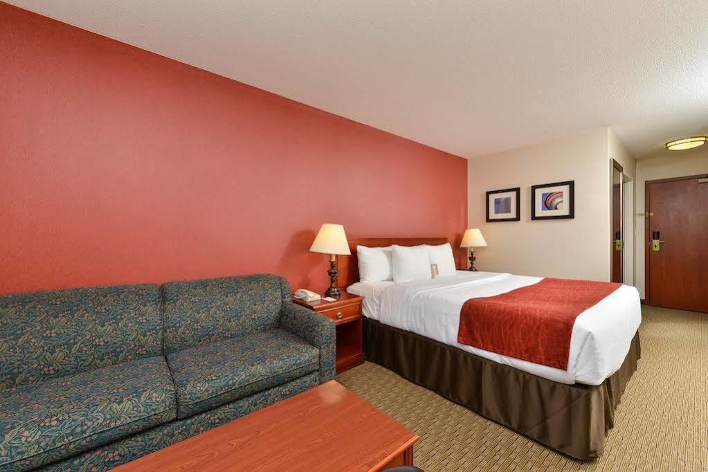 Comfort Inn & Suites South YYC Eksteriør billede