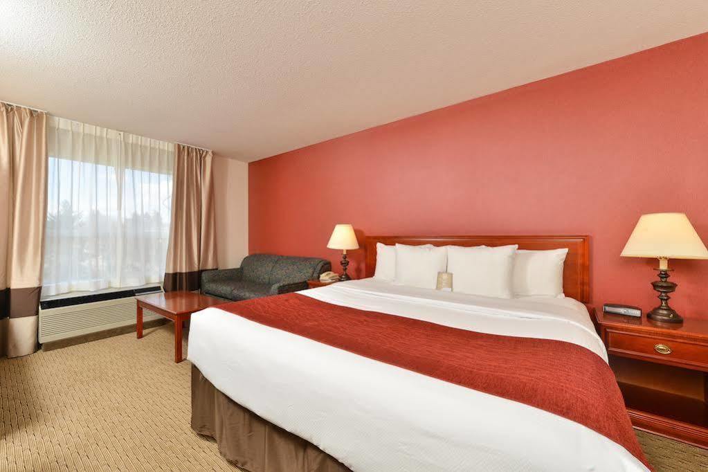 Comfort Inn & Suites South YYC Eksteriør billede