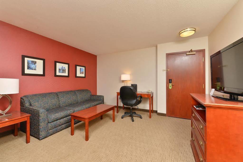Comfort Inn & Suites South YYC Eksteriør billede