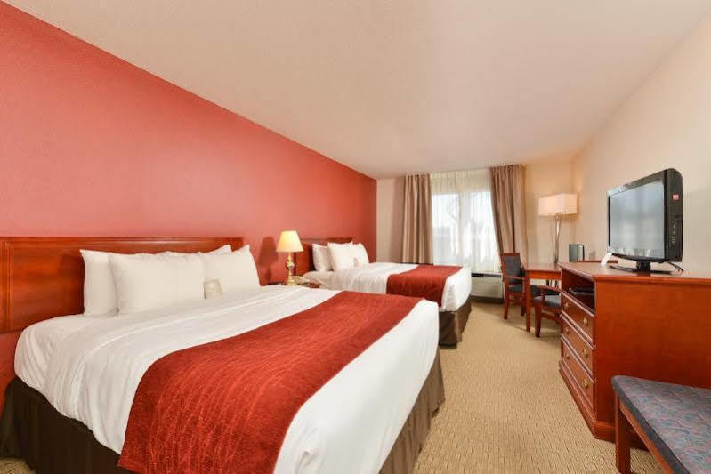 Comfort Inn & Suites South YYC Eksteriør billede