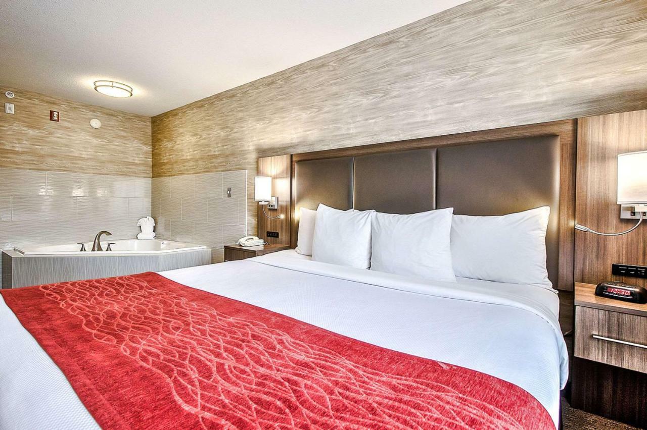 Comfort Inn & Suites South YYC Eksteriør billede