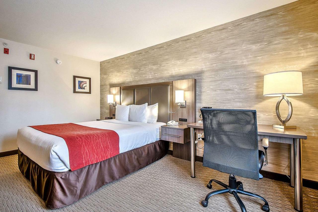 Comfort Inn & Suites South YYC Eksteriør billede