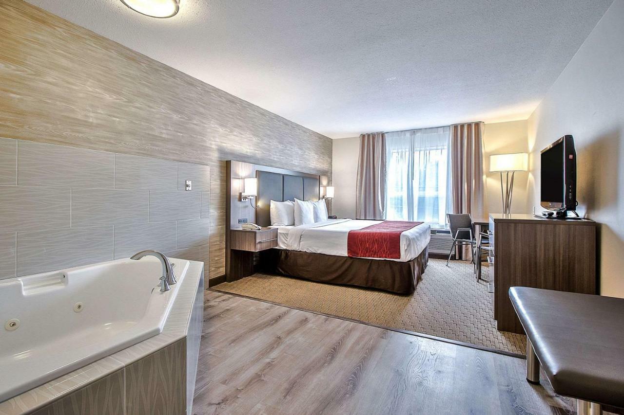 Comfort Inn & Suites South YYC Eksteriør billede