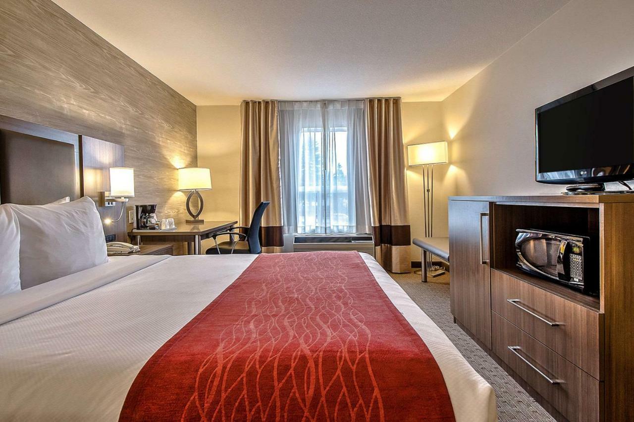 Comfort Inn & Suites South YYC Eksteriør billede