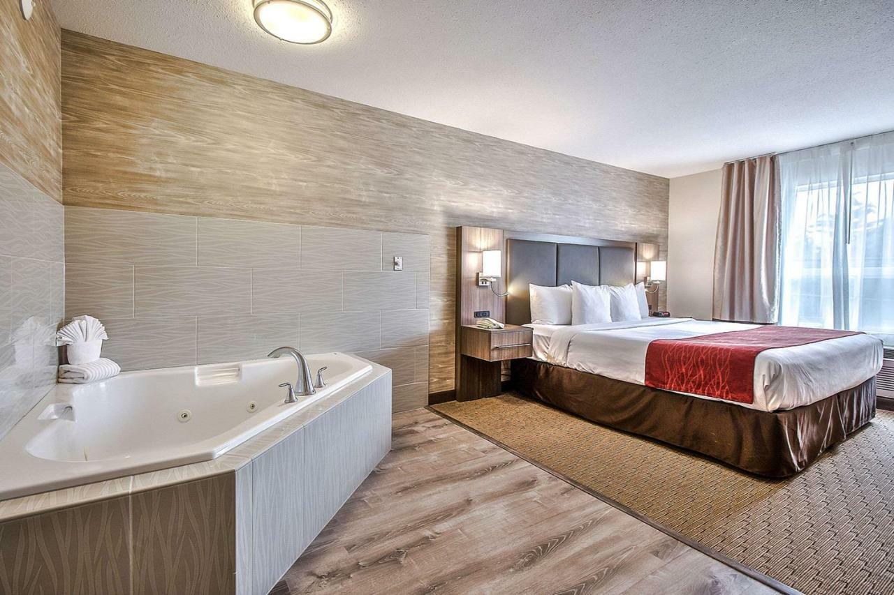Comfort Inn & Suites South YYC Eksteriør billede