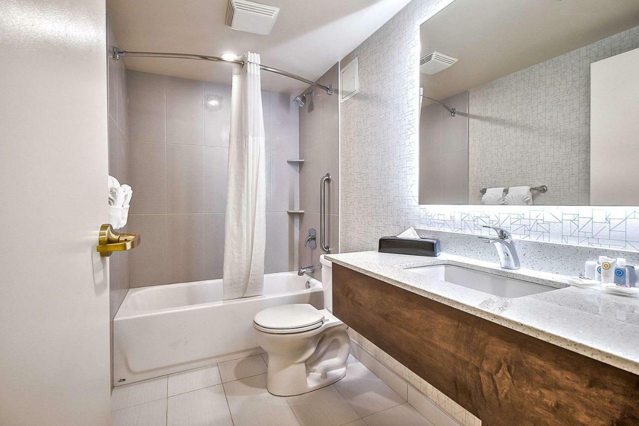 Comfort Inn & Suites South YYC Eksteriør billede